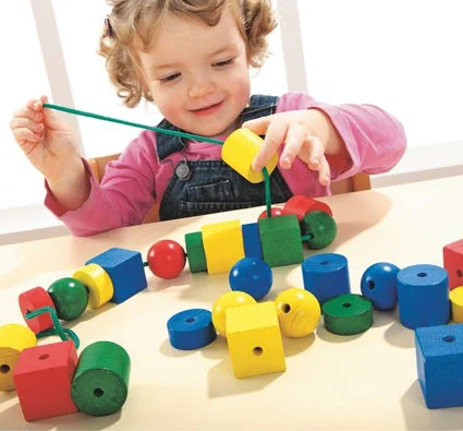 SET DE CUENTAS DE MADERA PARA ENHEBRAR 30 PIEZAS